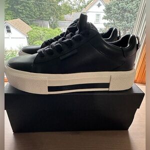 Kendall & Kylie Black Leather Women’s Sneaker size 8 NWB.